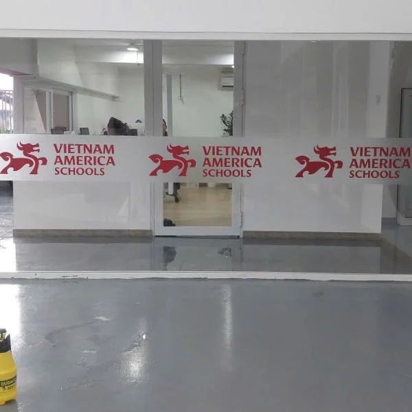 Dán decal cho trường học