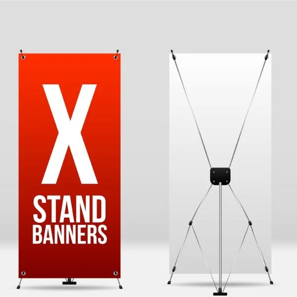 Standee X có khung chữ X phia sau